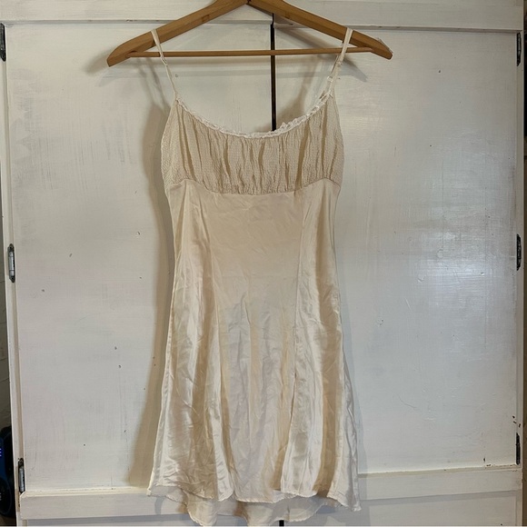 Vintage Gold Tag Victoria's Secret Cream Satin Slip Nightgown Y2K - Size: Small - Picture 2 of 10